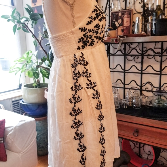 🥀SALE!(1 LEFT! M)cutest white dress w/blue floral - Picture 7 of 10